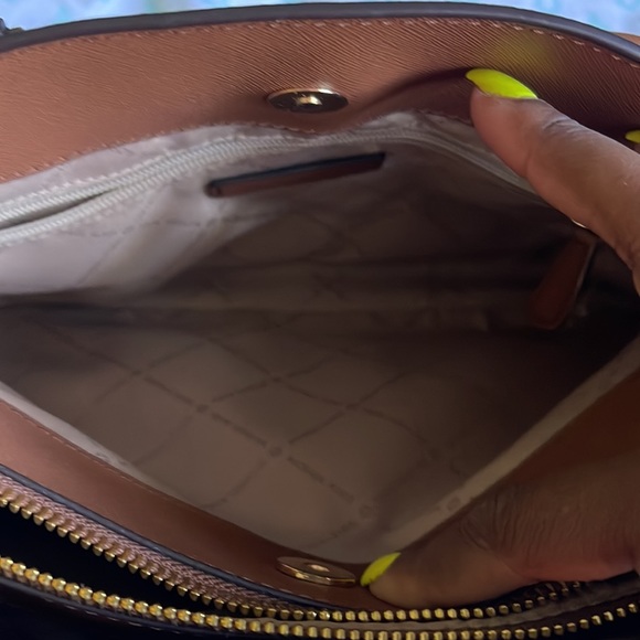 Authentic Michael Kors bag and wallet set - Picture 6 of 11